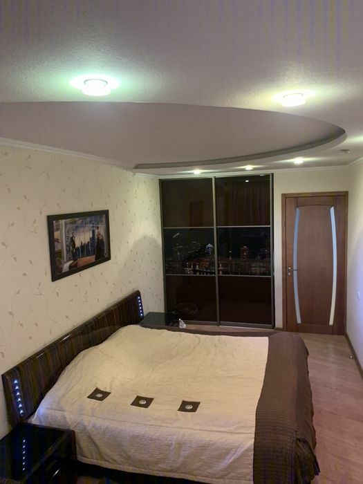 Продаж 3-кімнатної квартири 63 м², Амосова вул., 21