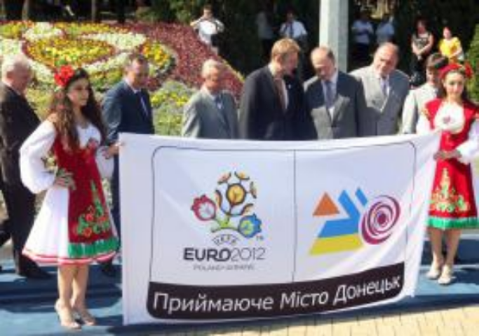 Президент УЕФА доволен подготовкой Донецка к Евро-2012, но отмечает ряд проблем