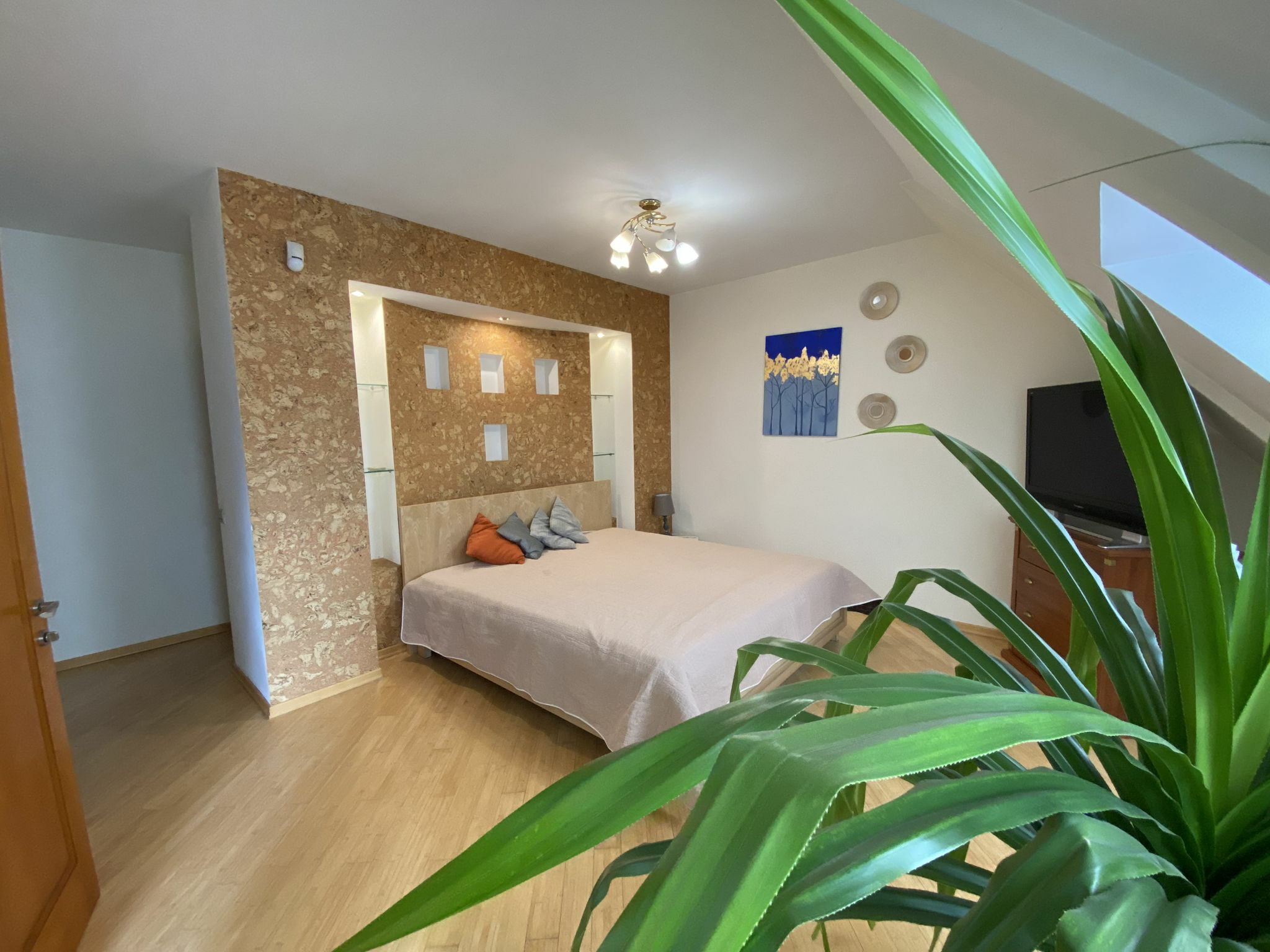 Продаж 4-кімнатної квартири 128 м², Костянтинівська вул., 10