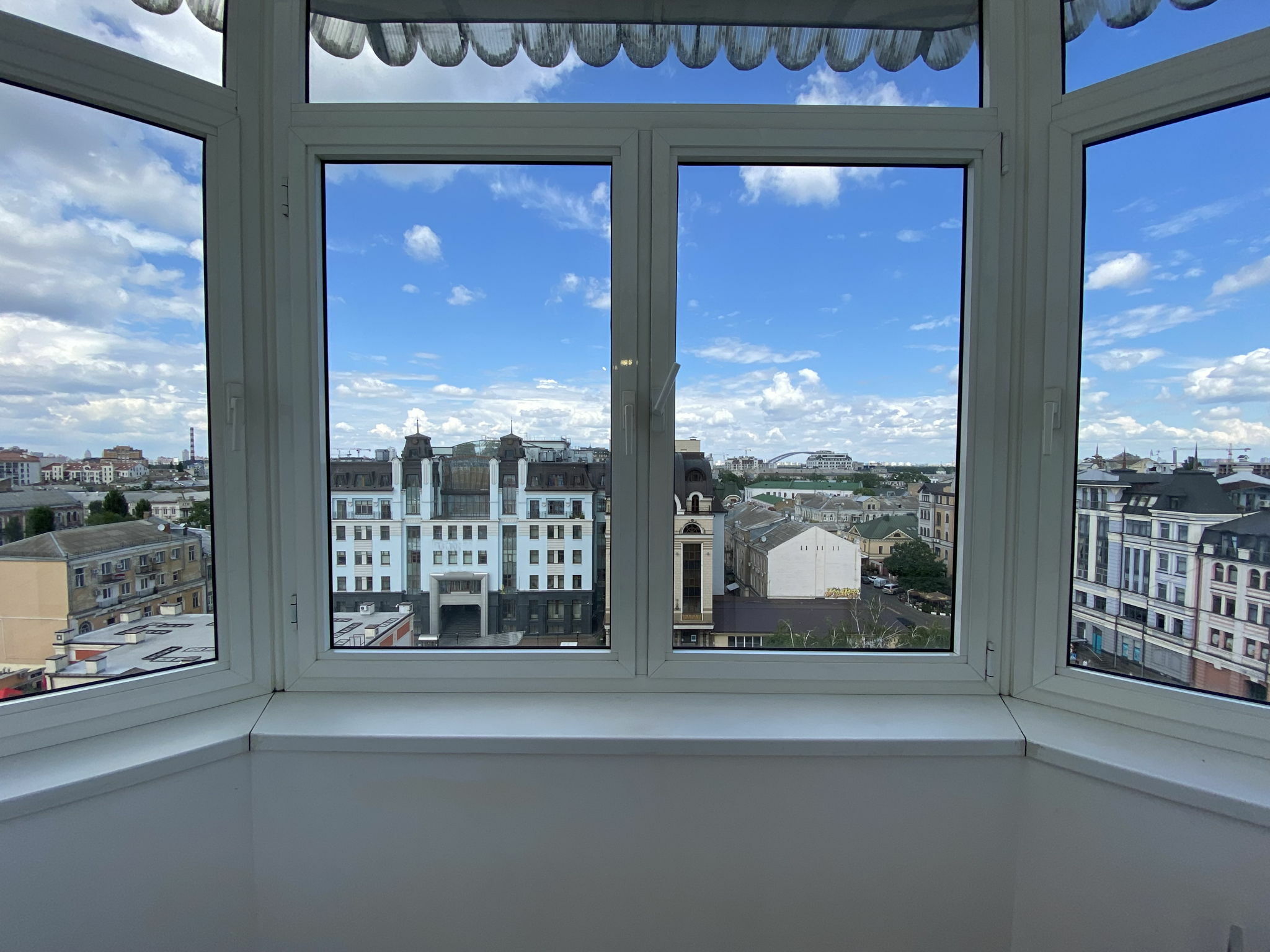 Продаж 4-кімнатної квартири 128 м², Костянтинівська вул., 10