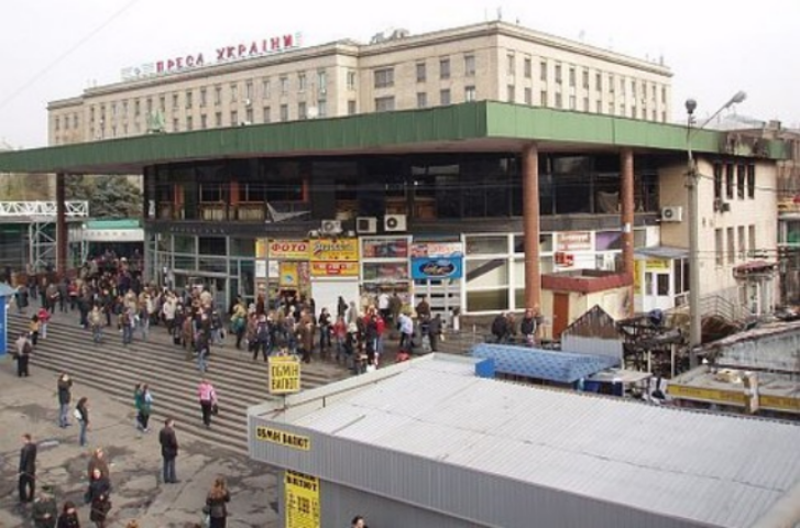 Возле метро «Шулявская» построят магазин
