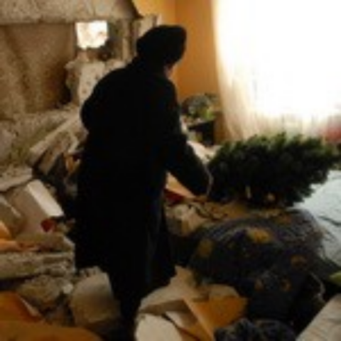 Жители взорванного дома на Рогозовской: «Мародеры поскручивали сантехнику и розетки»