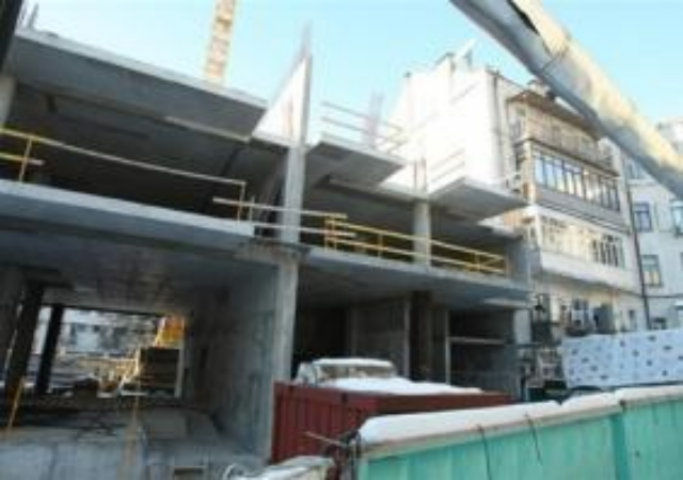Азаров поручил КГГА проверить скандальные стройки Киева