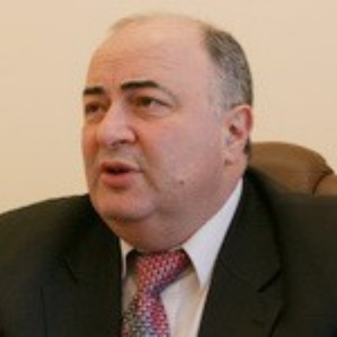Реконструкция стадиона в жилой дом – это абсурд