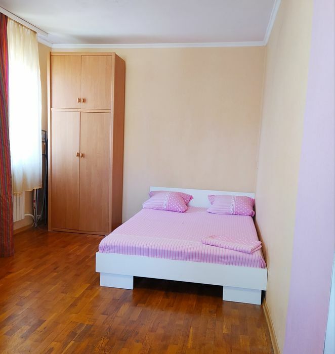 1-кімнатна квартира подобово 32 м², Космонавтов вул., 13