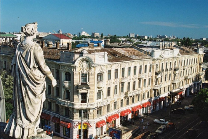 Как в лучших домах Парижа: в зданиях в центре Одессы появятся мансарды
