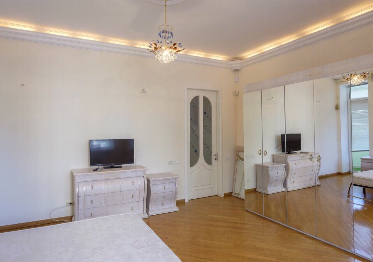 Оренда офісу 170 м², Довженко вул., 6