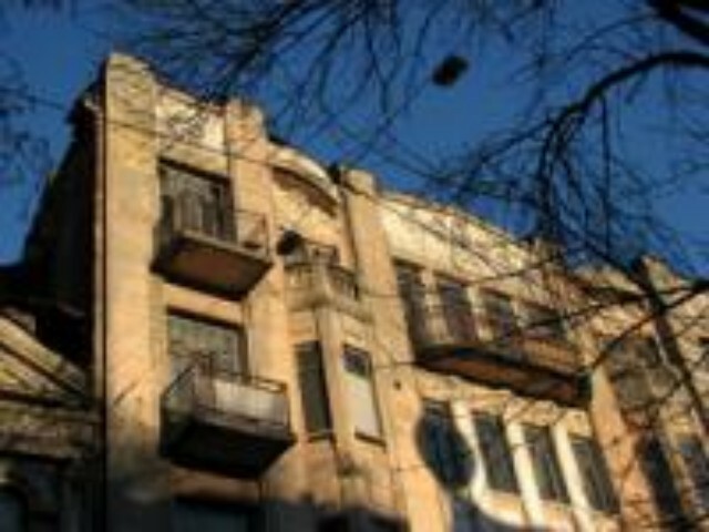 Прикриваючись реконструкцією, столична влада 15 років «воює» з сім’єю, яка не погоджується віддавати пам’ятку архітектури в приватні руки