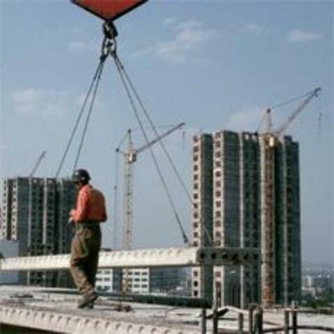 Необходимо ввести систему штрафов за задержку в строительстве объектов