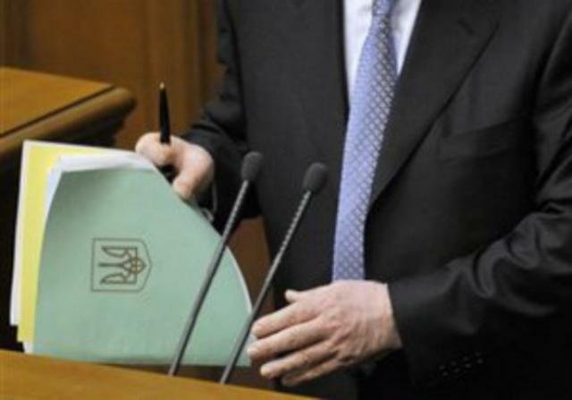 Янукович подписал закон о предоставлении жилья детям-сиротам