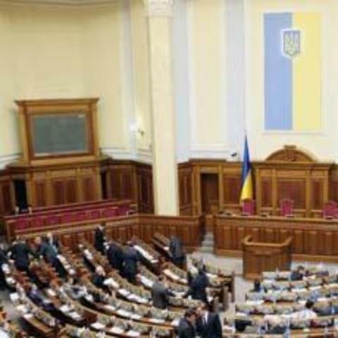 Парламент запретил разрывать договоры по оплаченным строительным объектам