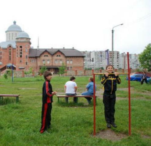 Замість дитячих майданчиків — будівельні?