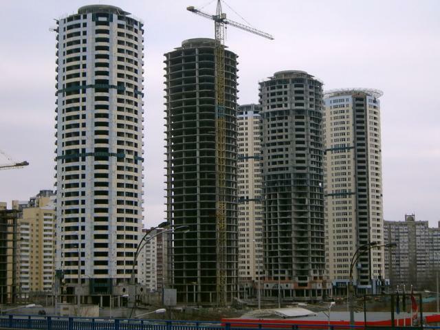 Минрегионстрой оценивает достройку «Днипровських веж» в Киеве в 200 млн. грн