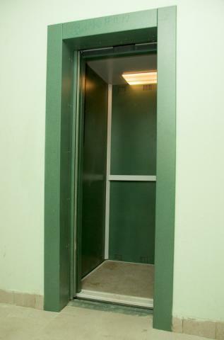 Шестиэтажки в Севастополе оборудуют лифтами