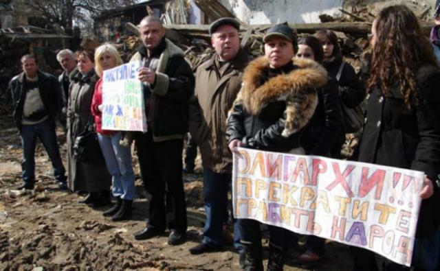 Противостояние в «климовском квартале» Одессы: мэрия блокирует стройку, скорая увозит местных жителей, а застройщик прячется