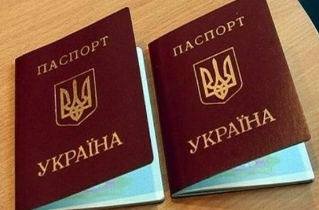 В загранпаспортах нарисуют карту Украины