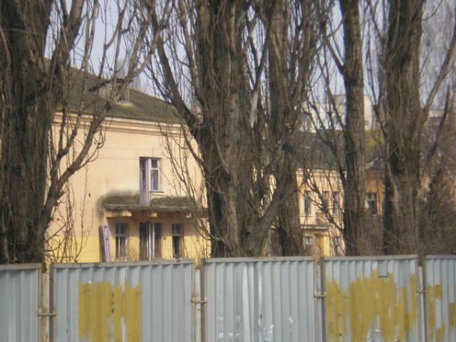 Инвестор и мэрия не могут поделить землю престарелых одесситов