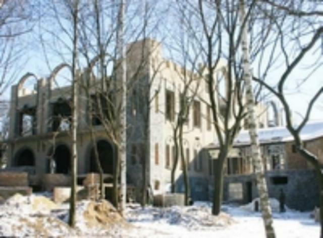 Недострой в парке Кировограда опасен для жизни