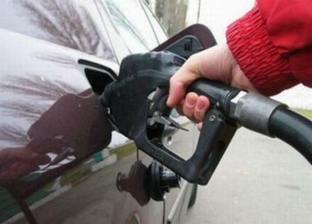Бензиновый обман: что заливают в бак вашего авто