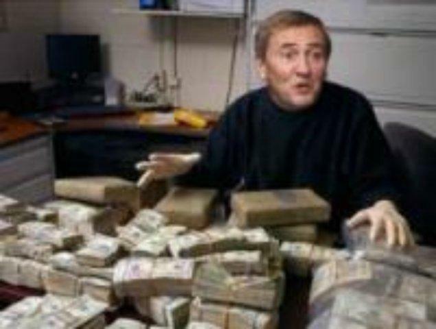 Мер відкупився землею?