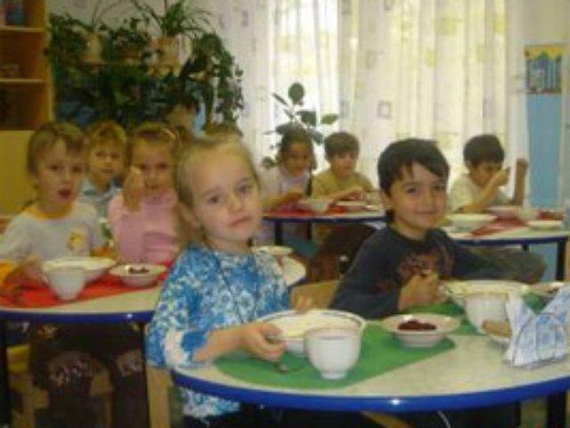 Детей в детсадах посадили на голодный паек