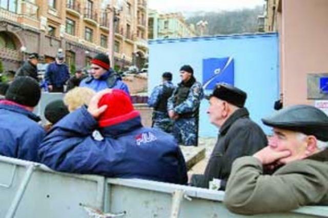 Вкладчиков банка "Надра" переводят в Родовид Банк 