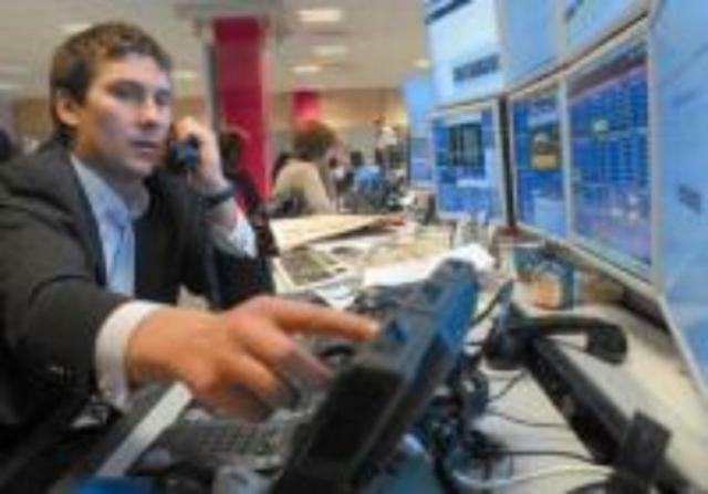 Брокеры собираются научить вкладчиков инвестфондов и банков спекулировать на фондовом рынке