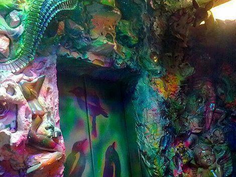 Жилой дом на Троещине превратился в сказочный дворец. Фото