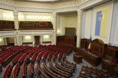 Из коалиции выходят депутаты, но досрочных выборов пока не хотят