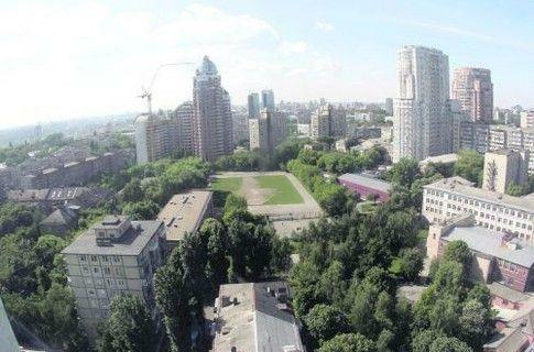 Депутаты перегораживают дорогу стройтехнике и толкают самосвал