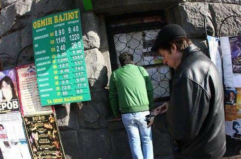 У гривны сдали нервы: она идет к 10 за доллар