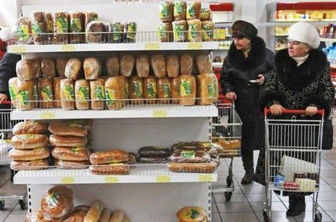 Лики кризиса: в кошельках и на полках магазинов гуляет ветер  