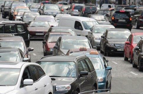 Прокуратура запрещает, а Киеврада высчитывает тариф для въезда в город 