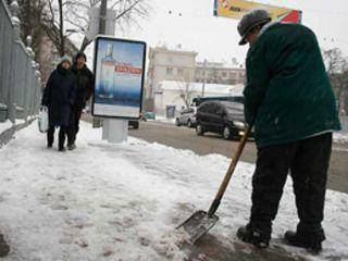 Черновецкий нашел 900 резервных снегоуборочных лопат