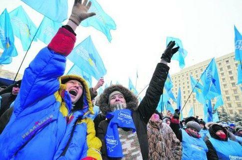 Работа на митинге: валенки, тушенка и 200 гривен в день
