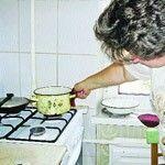А теперь противогаз к плите подарите...