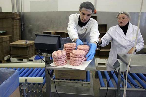 Украинцам продают зараженные котлеты