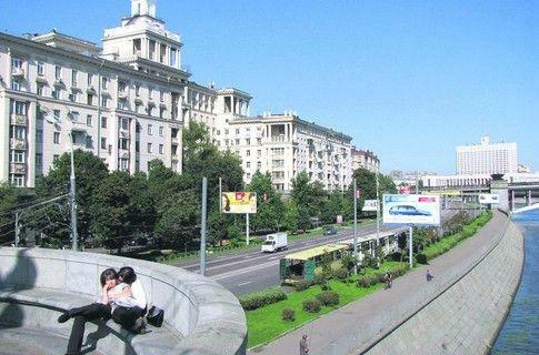 Москва и российская глубинка: год кризиса