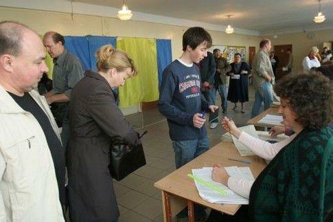Рейтинги: Янукович растет, Яценюк стоит