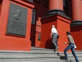 Минобразования проверит документы студентов, поступивших вне конкурса