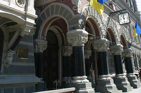 НБУ разрешил трем банкам и дальше отдавать депозиты