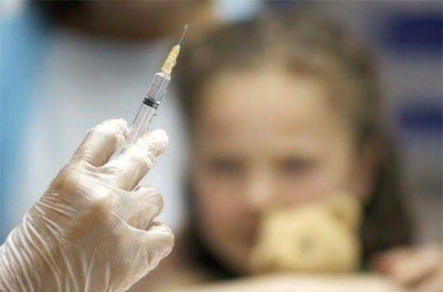 Смертельной вакциной в Украине продолжают прививать детей