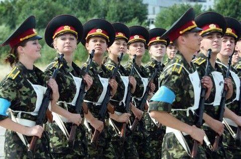Кризис погнал женщин в армию
