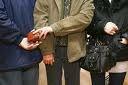 В Киев возвращаются 90-е: скачки доллара вернули под обменники валютных мошенников