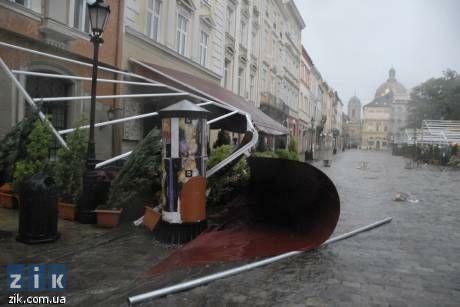Во Львове погода устроила репетицию конца света 