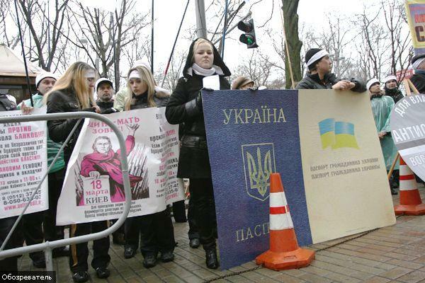 Народ доверяет только церкви, армии и милиции
