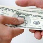 Нацбанк расширил круг клиентов, имеющих право на льготные доллары