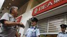 Прибыль крупнейшего независимого банка упала в 100 раз