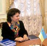 Карпачева решила пропиариться, накормив моряков «Фаины» салом 