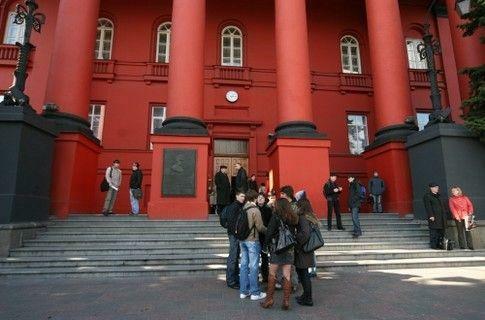 В столичных вузах откроют центры труда